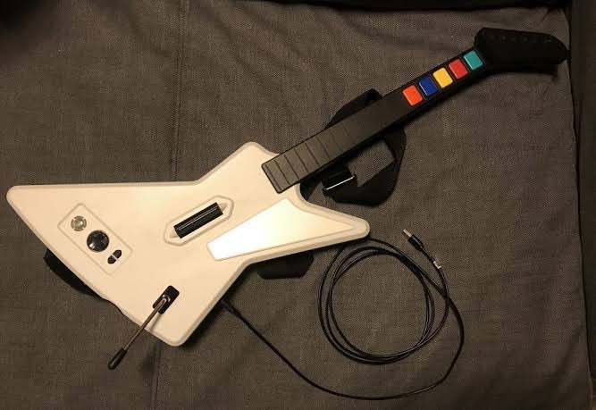 juantrevilla82's tweet photo. @Hyperkin @Xbox @gorillaz Would have preferred this Xbox 360 controller 😢
#NewPlasticInstruments https://t.co/E0nO9f2bVL