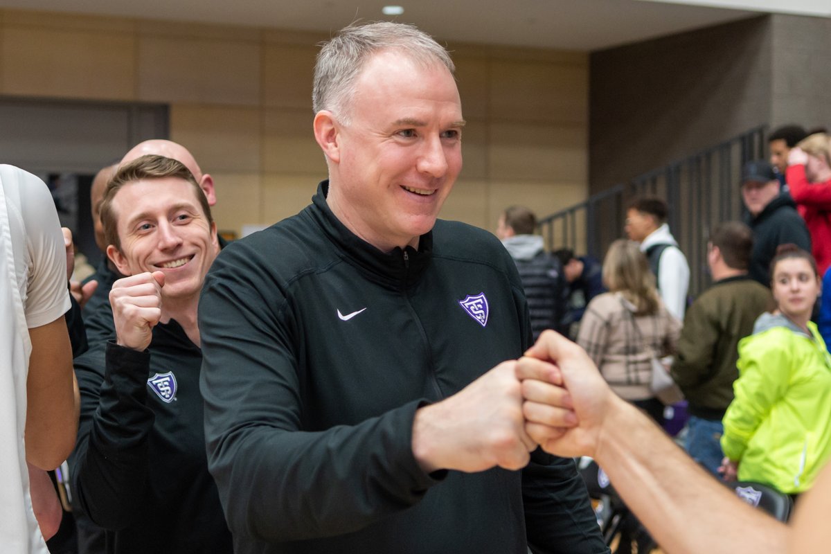 Bid now for your chance to have dinner at JD Hoyt's with coach Johnny Tauer!

tinyurl.com/yc6zbarp

#RollToms