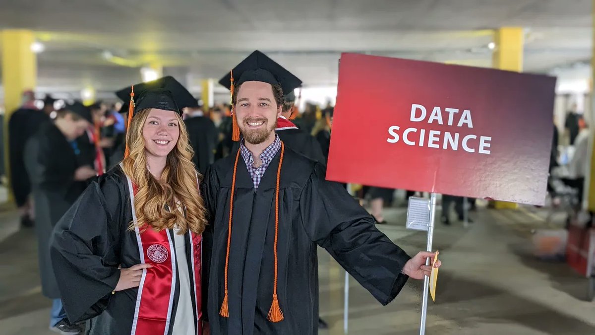 UtahCoE's tweet photo. Our Grads are lining up!
#PCE #PriceCollegeofEngineering #Convocation2023 https://t.co/8WsXQCENUs