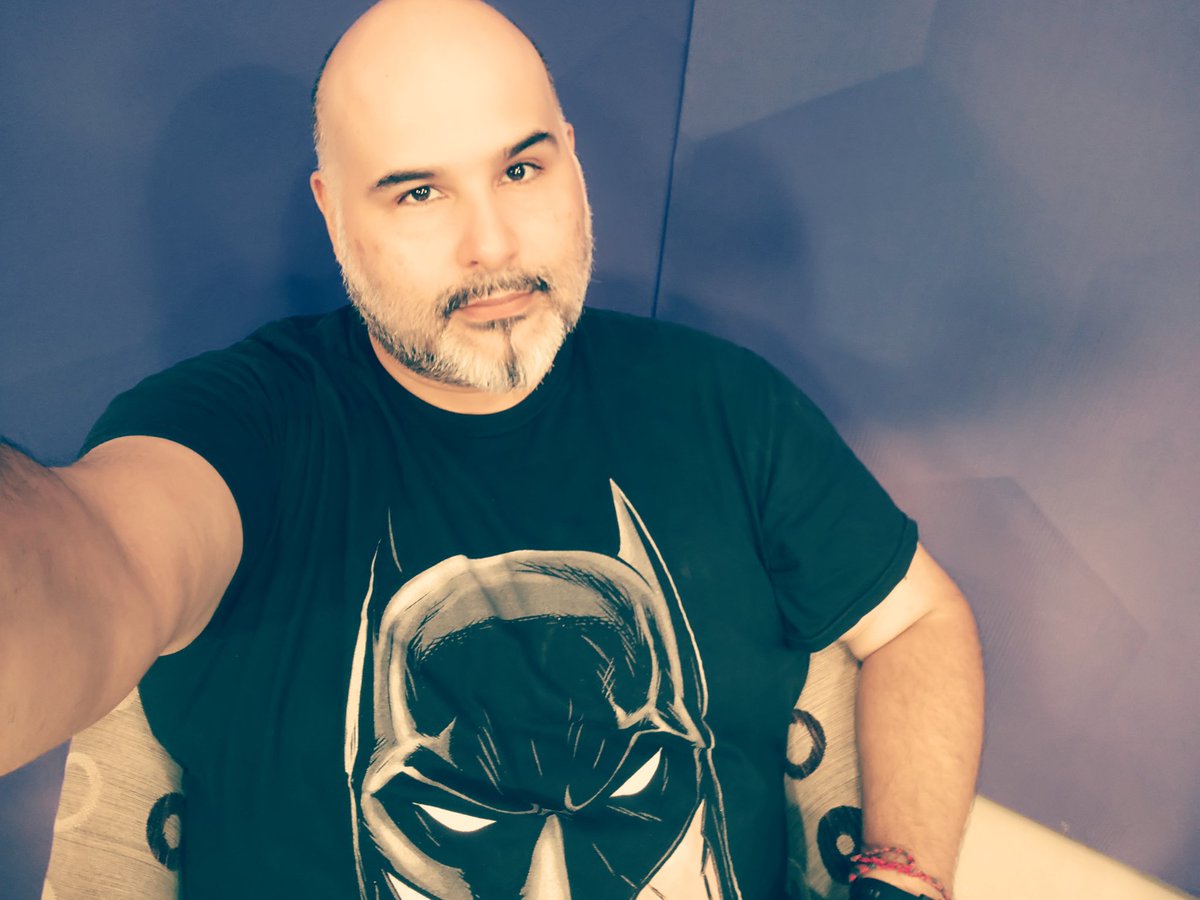 "Muchas sombras hay acá
Cuando te busco, no estás
Cuando te encuentro, te vas" #bombachitasrosas #LasPelotas