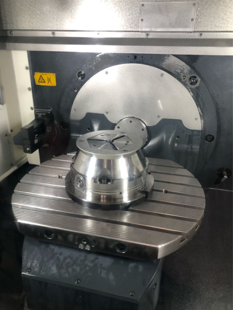 HAINBUCHAmerica's tweet image. Our TOROK manual chuck is a low-cost solution for #5axis #machining. In combination with flexible OD and ID #workholding, it can be mounted on 3- or 4-axis machines bit.ly/2J1yhxf