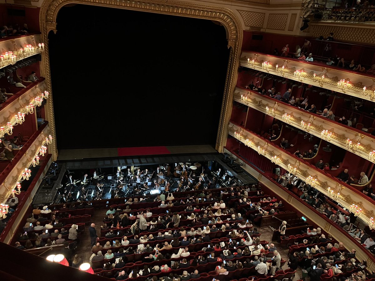 michaelpapopera's tweet photo. First night of #ROHAida 😍 had such fun assisting the great Mark Elder on this. Also the end of a terrific week of music calls on Ariadne at Garsington, (assisting another great Mark!). Cast sounding as good as expected… https://t.co/wGjP2CnWEK