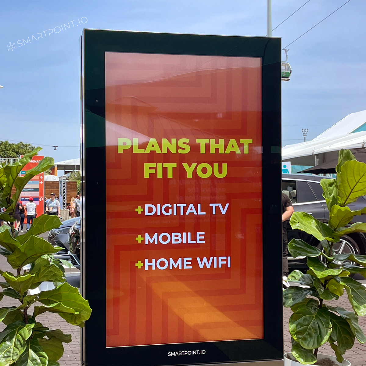 SmartPointIO's tweet image. We're at Hard Rock Stadium for the @F1 #MiamiGP demonstrating how our #edgecomputing SmartPoint Hub delivers advertising and uses AI to measure audience engagement. PLUS we're generating volumes of #IoT data about the local environment.