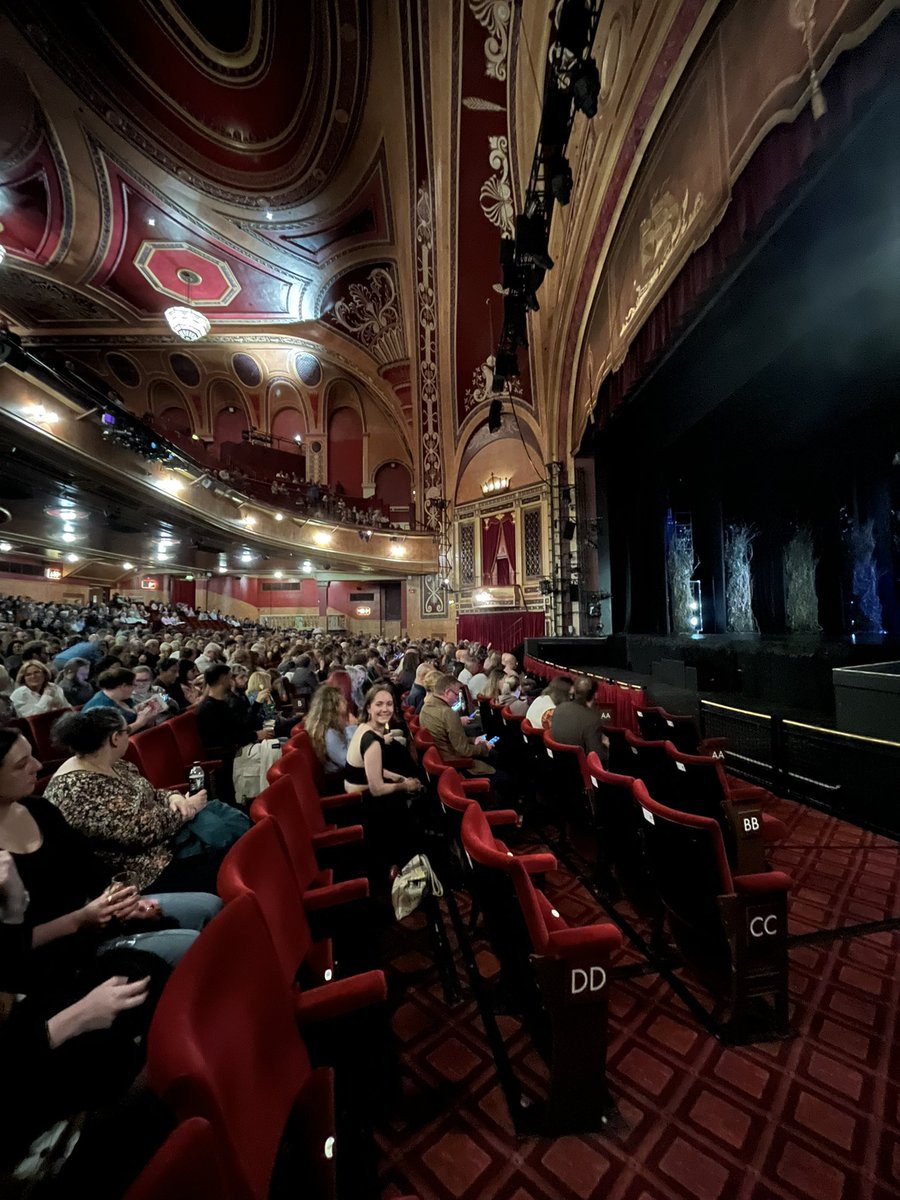 It’s only intermission here @LiverpoolEmpire but already on twitter because this show is utterly mind blowing. Having one of those moments in the stalls reminding me of the magic of theatre and why I want to do all this 😍 #theoceanattheendofthelane