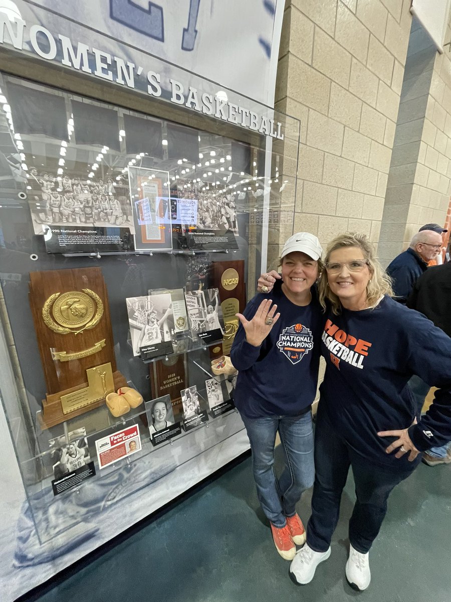 CoachHackert's tweet image. Last night my college teammate went to be with Jesus. We won a NCAA Championship together, raised our families together, coached together &amp;amp; walked life together. Michele displayed a life of love, compassion and enduring faith Thankful for a teammate who became a  lifetime friend