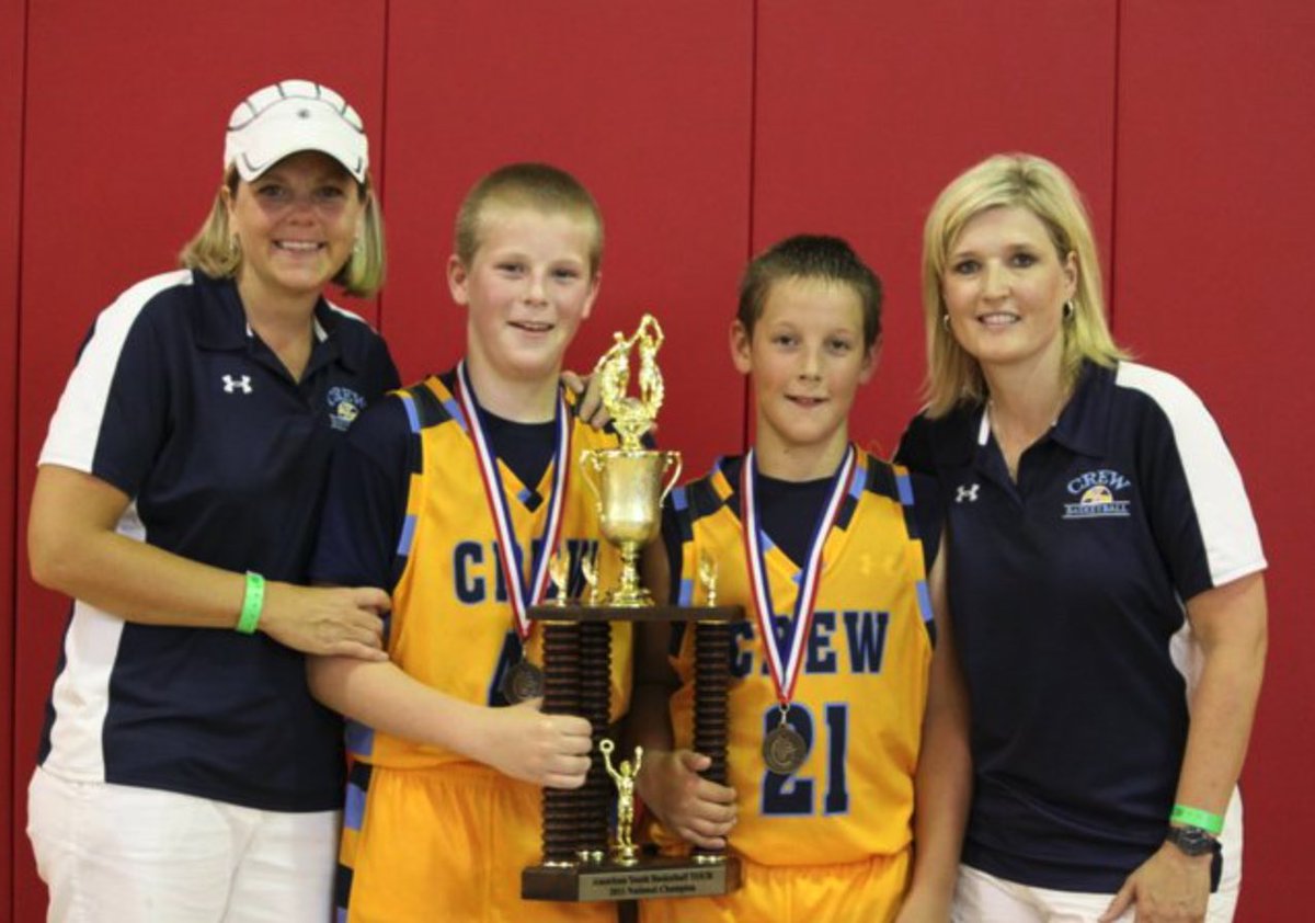 CoachHackert's tweet image. Last night my college teammate went to be with Jesus. We won a NCAA Championship together, raised our families together, coached together &amp;amp; walked life together. Michele displayed a life of love, compassion and enduring faith Thankful for a teammate who became a  lifetime friend