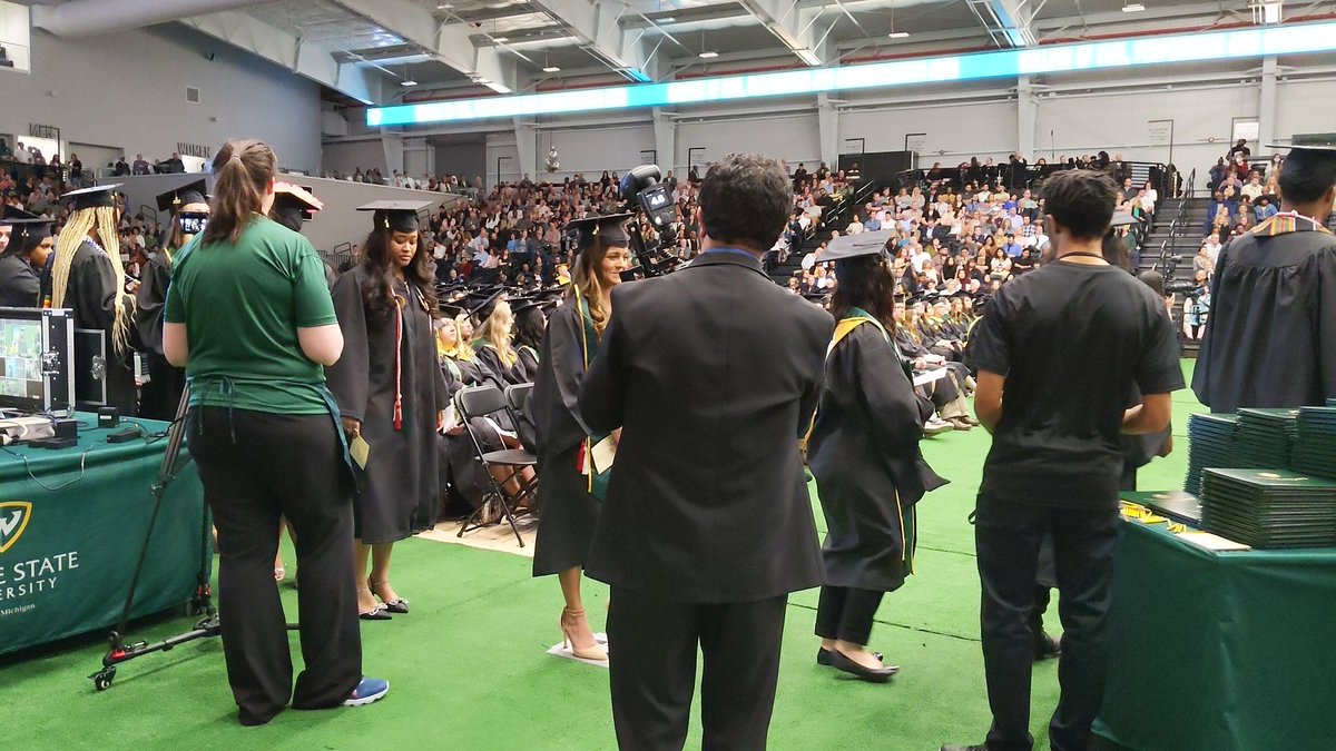 StineEckert's tweet photo. Huge congratulations to all our students who are graduating! 🥂🍰☀️🥳 🎓💪🏻 #warriorstrong @waynestate @WSUComGrad @waynestatecfpca @wsu_com #commencements #graduation2023 #graduation https://t.co/HpUkGnJVQX
