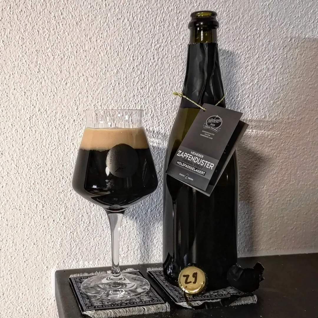 brunnenbraeu's tweet photo. Brauerei-Gasthof Kundmüller - Weiherer Zapfenduster - Imperial Stout - Holzfassgelagert (****) 7,8%
#beeronthecarpet
#brauereikundmüller #kundmüller #weiherer #zapfenduster #imperialstout #stout #barrelaged #fassgelagert #holzfassgelagert https://t.co/cdf1grcBKD