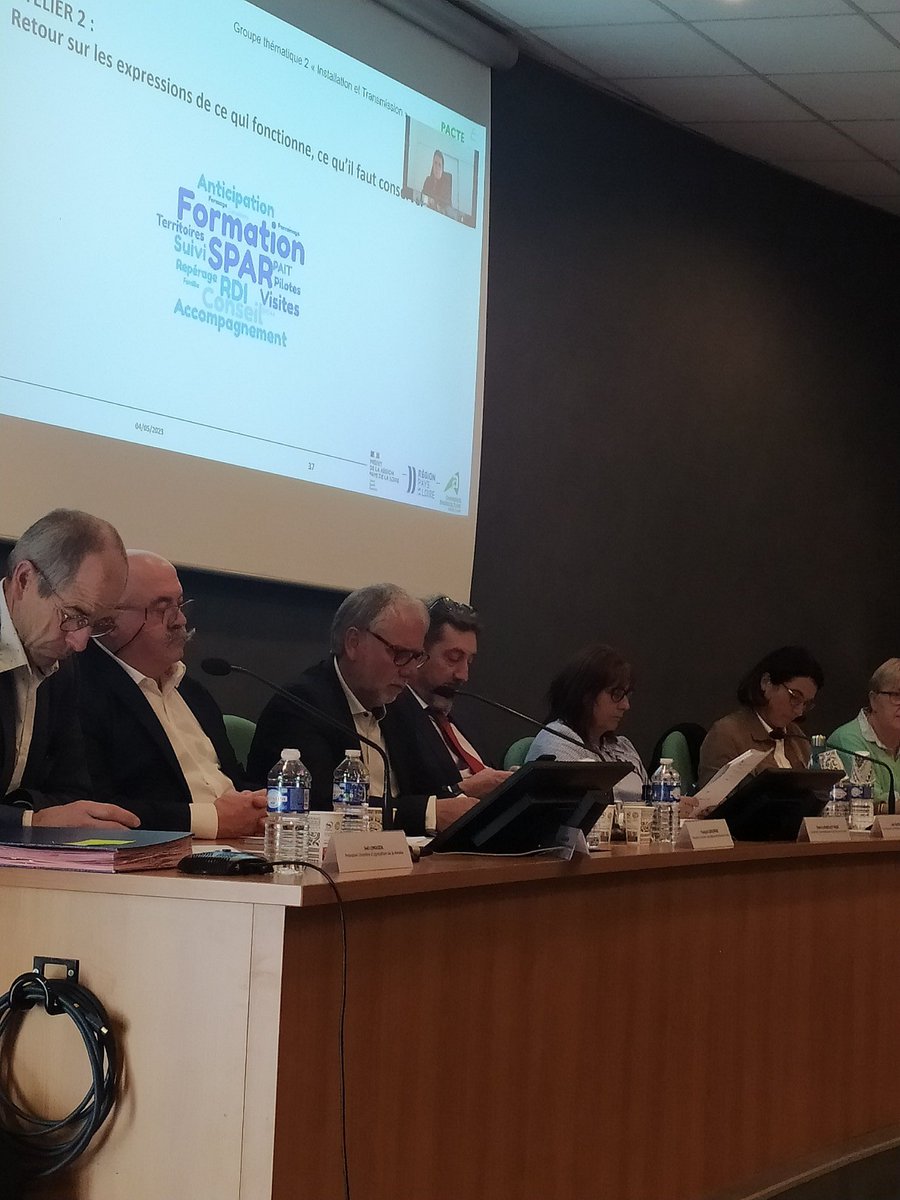 Heureuse de représenter la région <a href="/paysdelaloire/">Pays de la Loire</a> auprès du ministre de l'agriculture <a href="/MFesneau/">Marc Fesneau</a> pour la restitution de la concertation régionale sur le Pacte Loi d'orientation et d'avenir agricoles.
Merci à tous ceux qui ont contribué aux travaux.