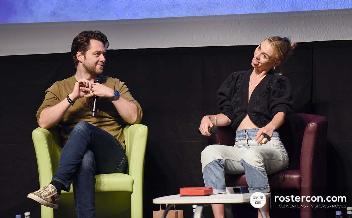 RosterCon's tweet photo. #TheLandCon5 - Les photos du panel de Richard Rankin et Sophie Skelton sont disponibles en ligne / Photos from the panel with Richard Rankin and Sophie Skelton are available #Outlander #TLC5 #TheLandCon
📷 https://t.co/SHFT9Nncvh https://t.co/WcNh3WH8O6