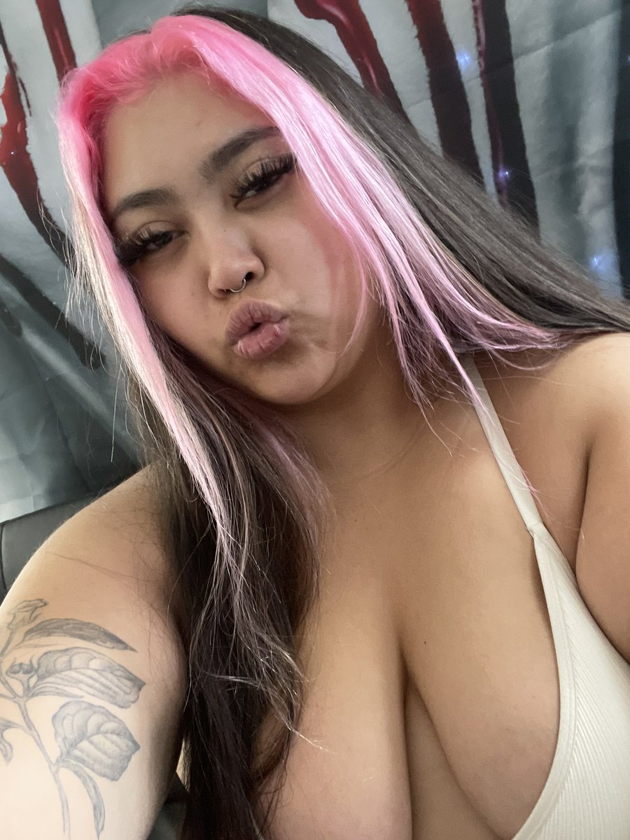 princessmoshie's tweet photo. WHERE MY PINK LADIES AT????? #altgirl #altasian https://t.co/jwRzNHuL2j