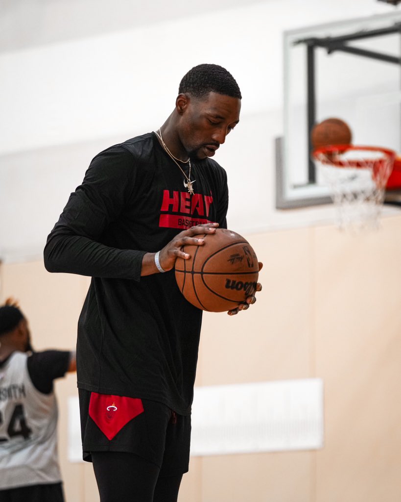 MiamiHEAT's tweet photo. Game 3 🔜

Getting all the details just right. https://t.co/vIZav1JynJ