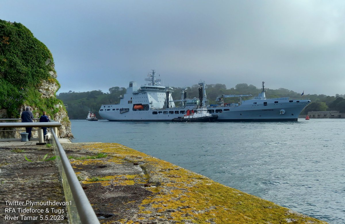 PlymouthDevon1's tweet photo. 🇬🇧 RFA Tideforce (A139) inbound to Devonport Plymouth this evening, assisted by tugs. #Plymouth #BritainsOceanCity #RFATideforce #Tideforce #RFA #Devonport #A139 #SDFaithful #SDCareful #Serco #SDAdept @RFATideforce @RFAHeadquarters https://t.co/1PdV2CnRMN