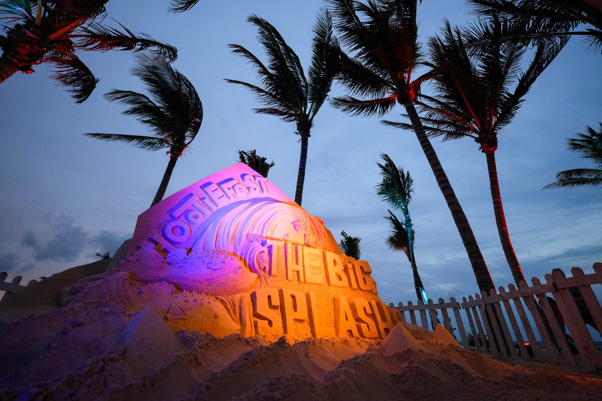 hootiefest's tweet image. With a little love and some tenderness 🌊🏰