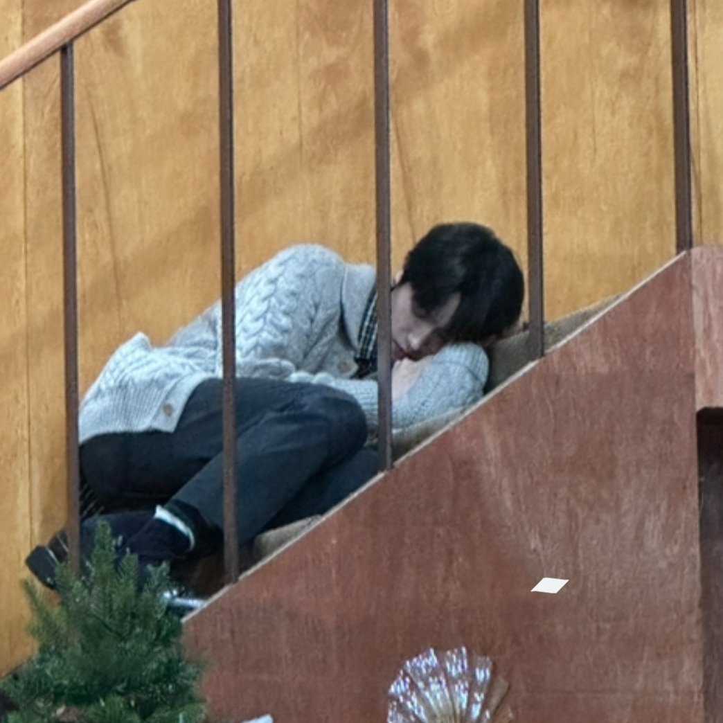 이런 어디 촬영현장에서 찌그러져자는거 이런거소중하다꼬...