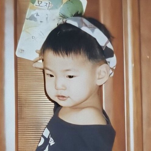 dearcutiedy's tweet photo. ตอนเด่กแก้มกลมบ้อกทั้งคู่ ทำไมโตมาคนน้องเหลือแต่แก้มบุ๋ม ส่วนคนพี่ยังแจ้มป่องเหมือนเดิมเยย https://t.co/C41G5mESJH