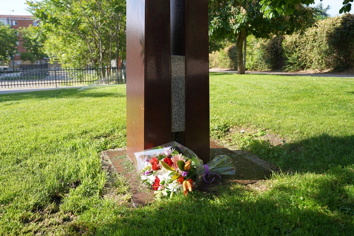 💐El vicealcalde, <a href="/EnriqueMorago/">Enrique Morago</a>, ha sido el encargado de depositar un ramo de flores en memoria de los leganenses deportados y fallecidos en los campos de concentración.

👉🏻Se ha celebrado en el monumento a los deportados de Leganés, ubicado en el Parque de la II República.