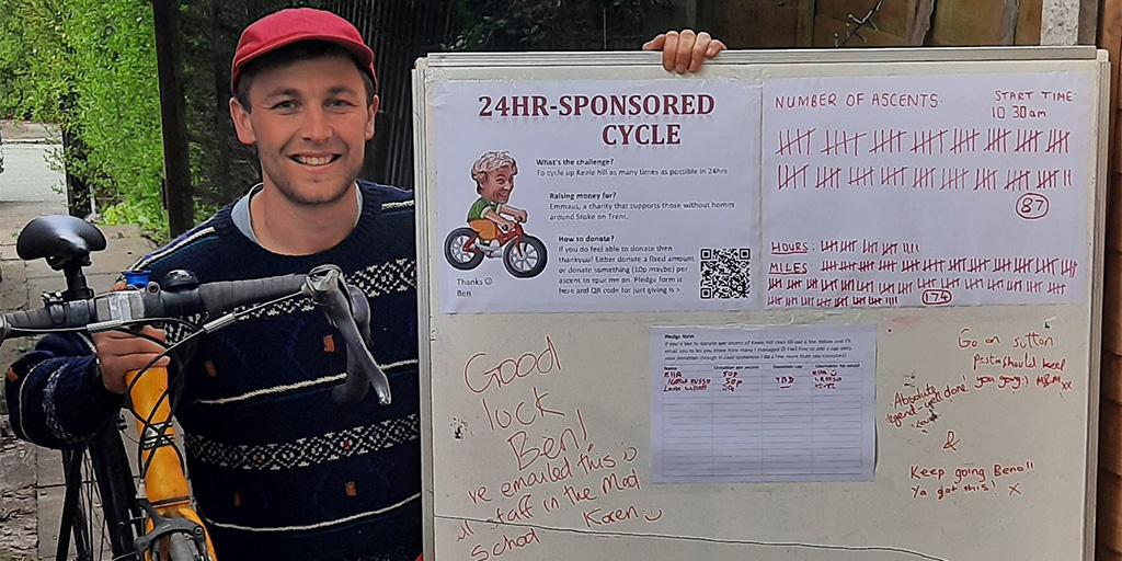 UKNGMidlands's tweet photo. Student Ben completes charity challenge for @Emmaus_NStaffs 

Click here to read more -> https://t.co/51eCEQ6657

-> @EmmausUK @KeeleUniversity @SonyaWakefield @babababoon2017 @baba_comms 

-> #Charity #Fundraising #Education #Student #CharityChallenge #UKNewsGroup #WestMidlands https://t.co/Uy3rYdav0l
