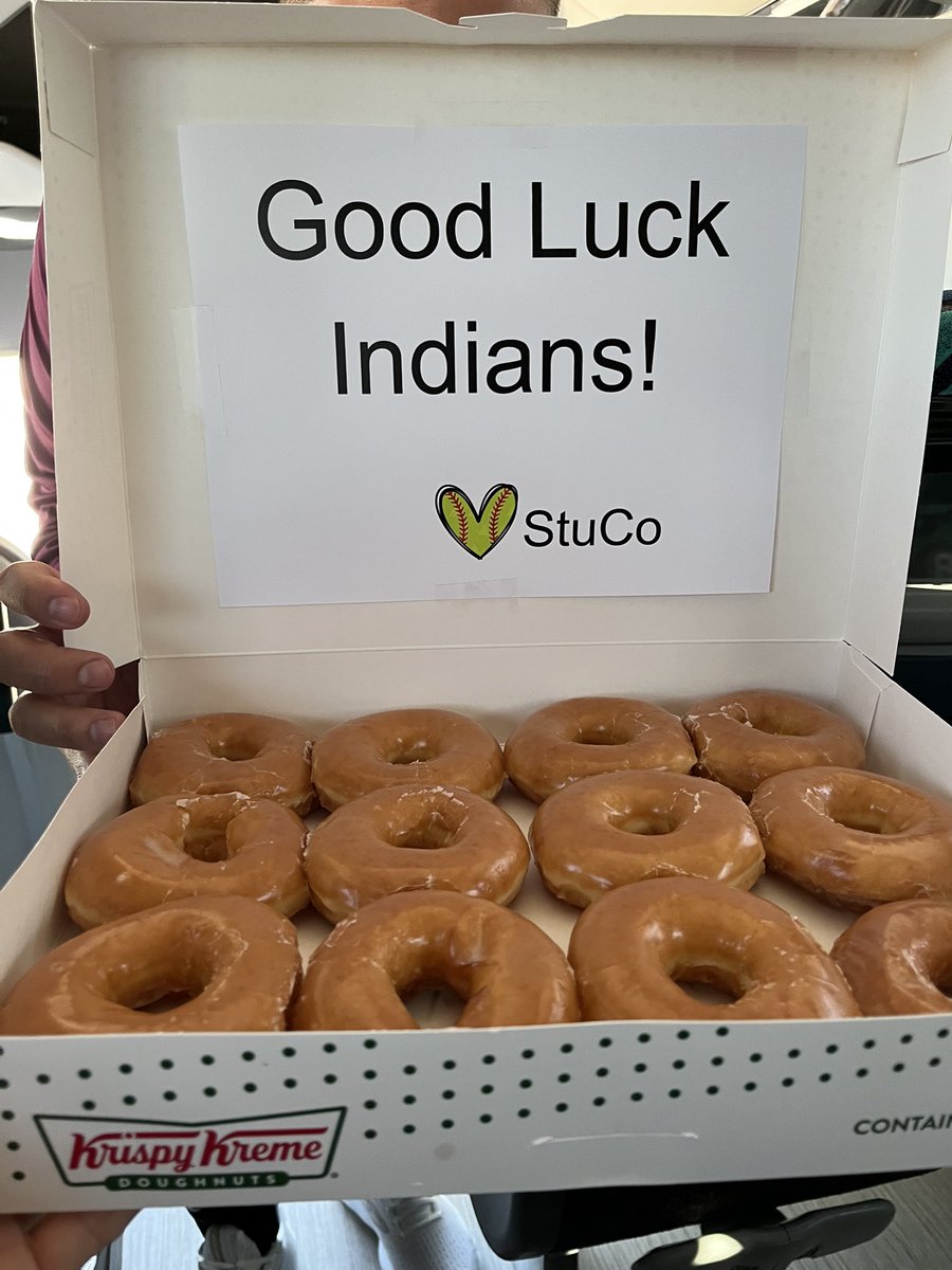 ysleta_softball's tweet photo. Thank you @YsletaStuCo for donuts! BOWUP ladies 🏹🏹@YsletaSports @YsletaHS @dad_field @YsletaHSIndians https://t.co/OQmm0LLc8i