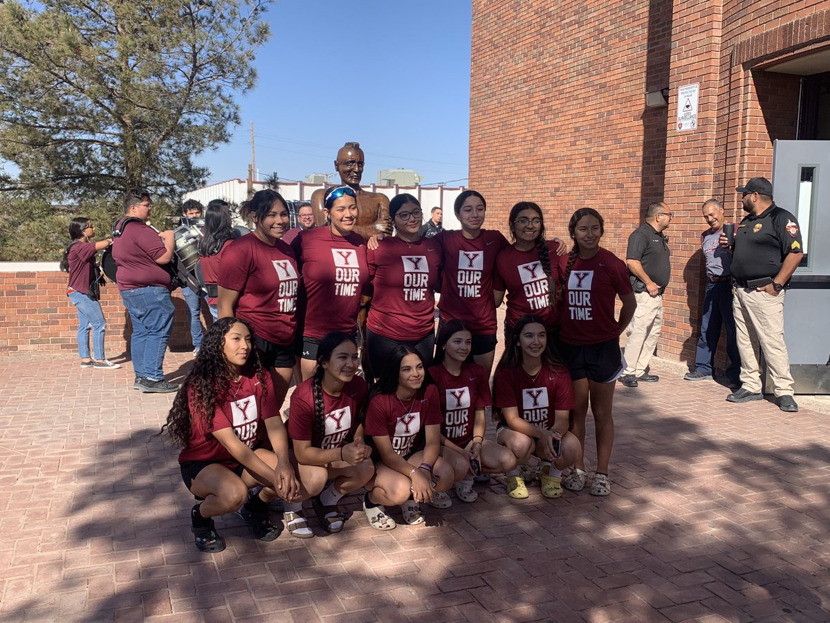 ysleta_softball's tweet photo. Thank you @YsletaStuCo for donuts! BOWUP ladies 🏹🏹@YsletaSports @YsletaHS @dad_field @YsletaHSIndians https://t.co/OQmm0LLc8i