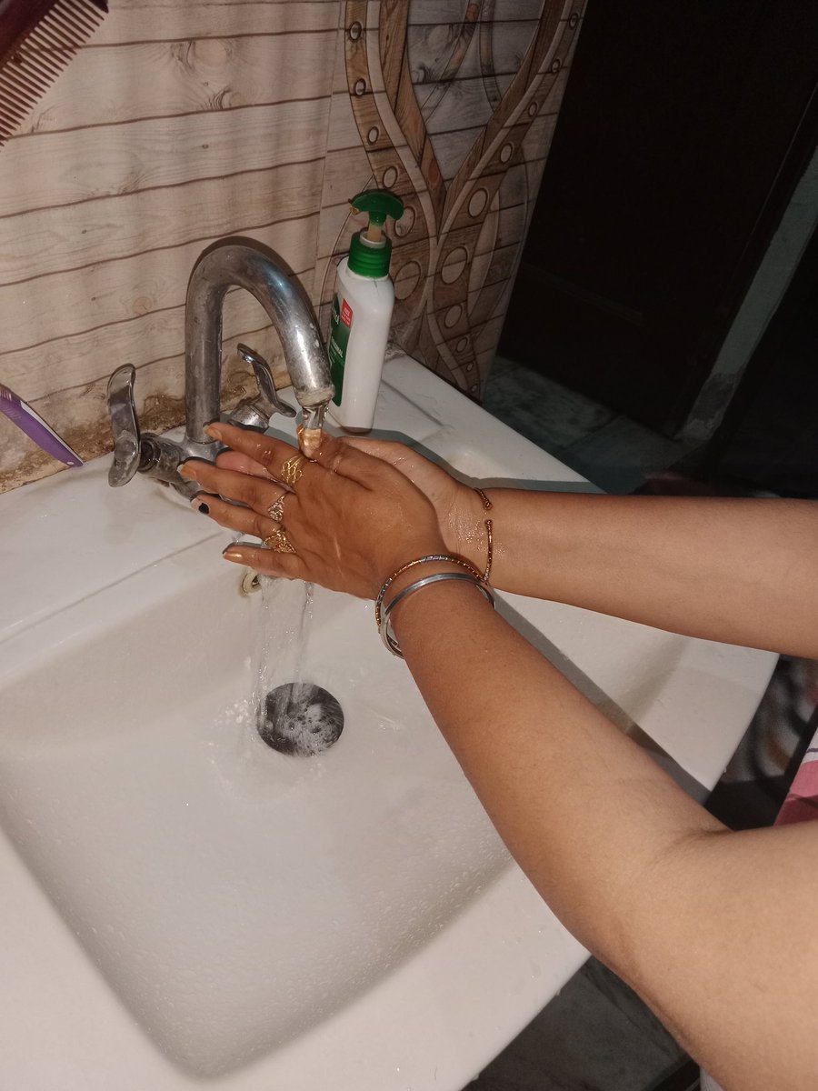Rajni71780363's tweet photo. Today is #WorldHandHygieneDay, and Dr. MSG advice firltly we should clean our hands after come at home ,before doing any work we clean our hand with hand wash this will help to prevent ourselves from many diseases also prevent bacteria 🦠 viruses 
 #DeraSachaSauda https://t.co/nmToCVJRtV