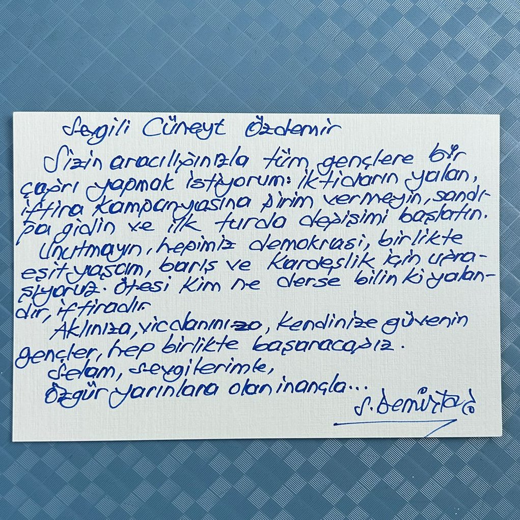 cuneytozdemir's tweet photo. Selahattin Demirtaş'tan az önce kendi el yazısı ile bir mesaj aldım. Gençler toplanın, mesaj size... https://t.co/AKHvAOj4ML