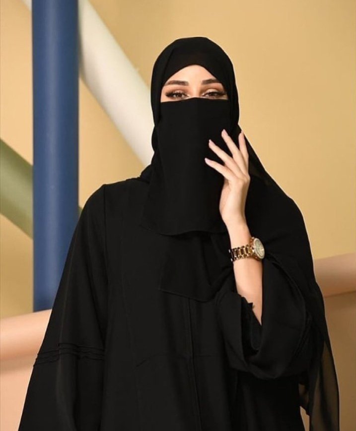 اتحداكم تجيبون لي اسم بنت بدون نقاط !؟