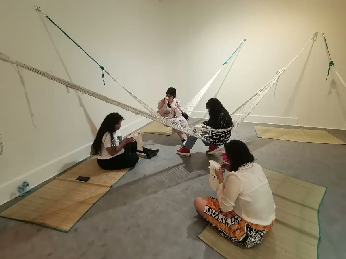 FeminaPanama's tweet photo. R E M E N D A R
🧵🧵🧵🧵🧵🧵

*Acto performatico de reparación para la memoria de las victimas de feminicidio*

Gracias al @mac_panama 
Por permitirnos bordar y exponer en sus instalaciones, en la expo curada por @mayaxjuracan https://t.co/08gtKzJZH6