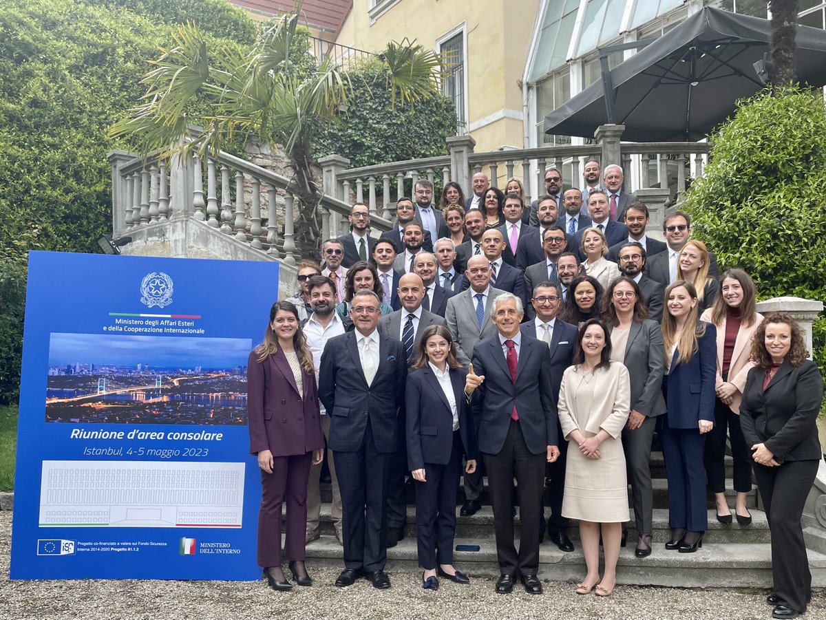 ItalyMFA's tweet photo. Istanbul 🇹🇷 ha ospitato in questi giorni la riunione di coordinamento consolare dedicata a percorsi di innovazione e scambio di buone prassi tra 35 sedi. La #Farnesina al servizio degli italiani nel mondo 🌍 https://t.co/vtzAzE54eo