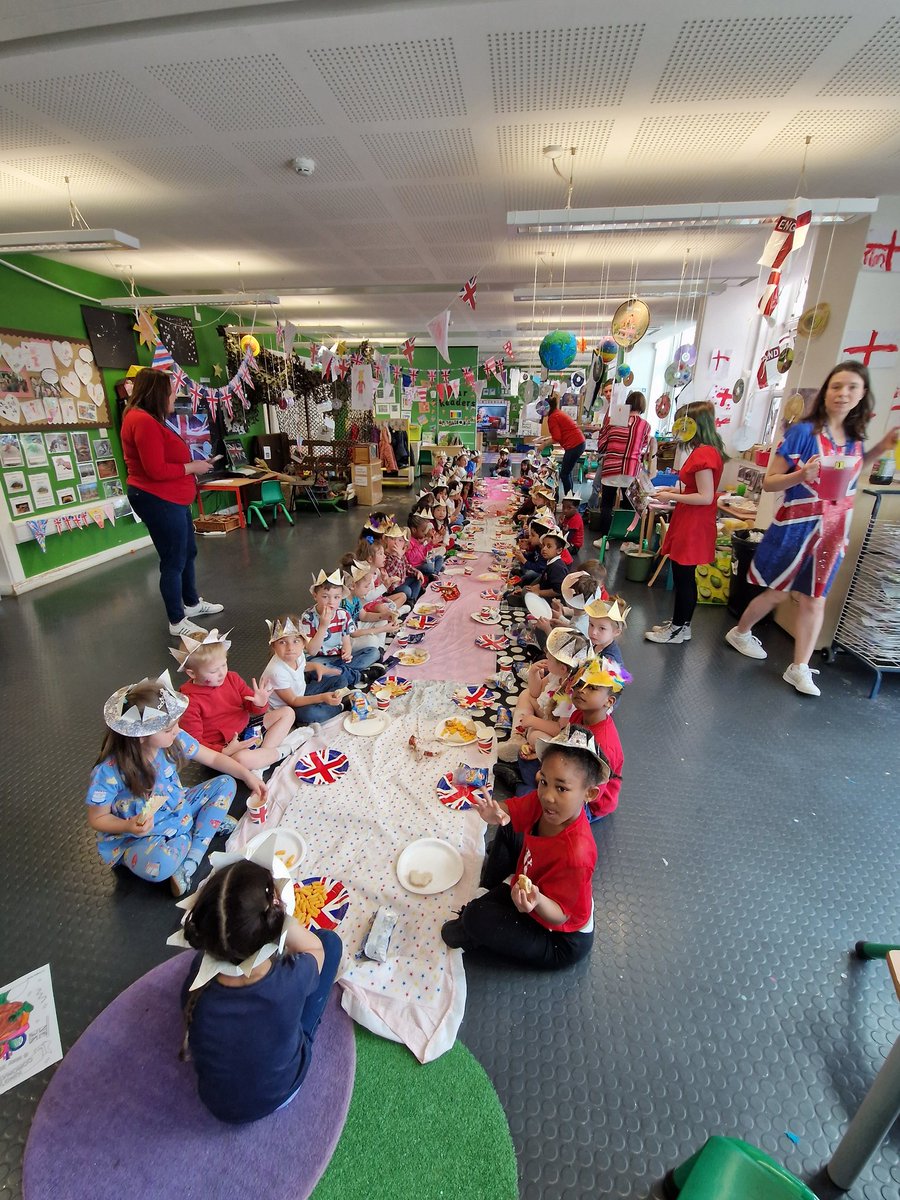 EYFS had a great time at their coronation picnic.