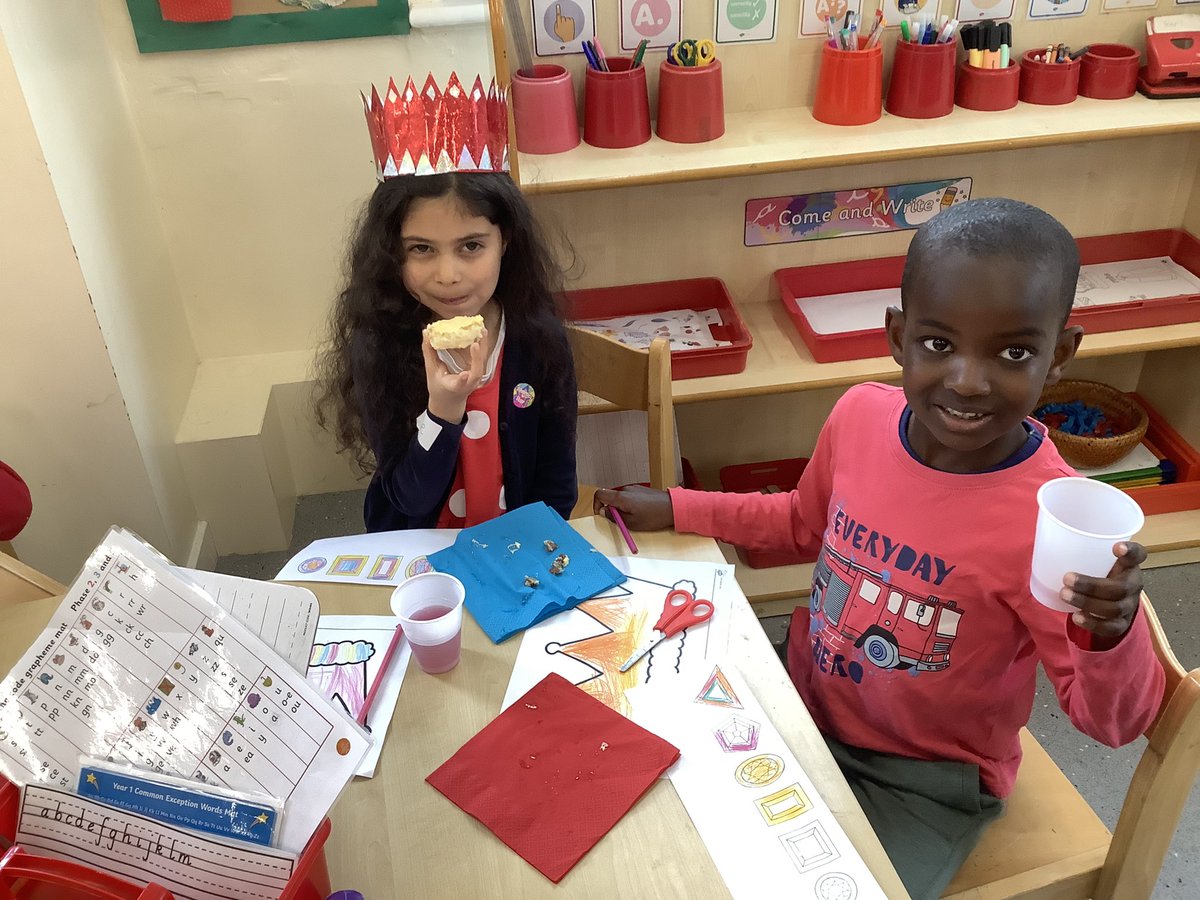 PindersPrimary's tweet photo. Year 1 have enjoyed eating scones and making crowns today to celebrate the coronation of King Charles III! 👑 #PPBritishValues https://t.co/6giA1NxHFQ