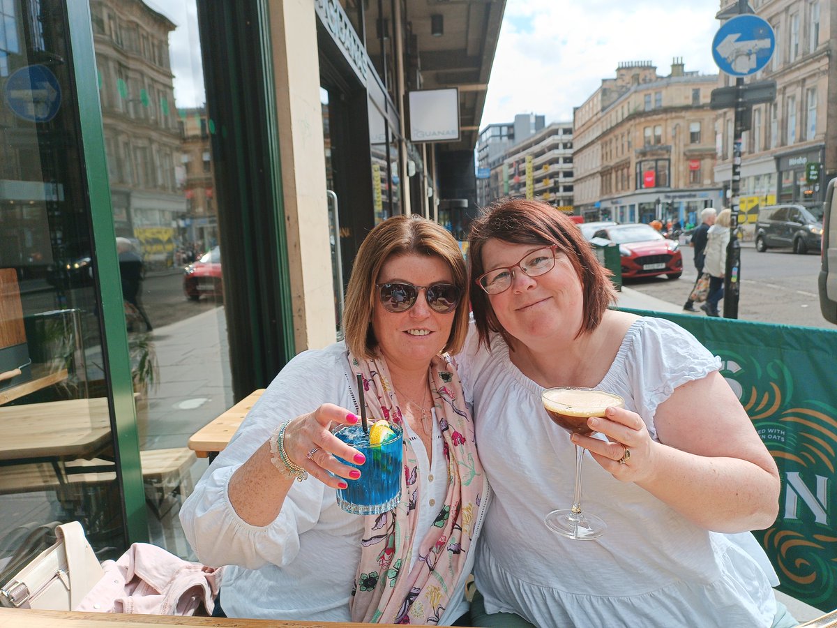 LidlBitLost's tweet photo. Pre show drinks with these mad yins for #PeterKay at the @OVOHydro.

Any spaces left in the hydro bar? :P https://t.co/8urHwBblsY