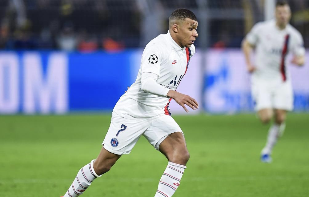 OutContextFCN's tweet photo. D'après vous, qui est le joueur le plus rapide de Ligue 1 🤔 :
❤️ Fav pour Mbappé 
🔄 RT pour Marcus coco au volant https://t.co/uYidEjPZMv