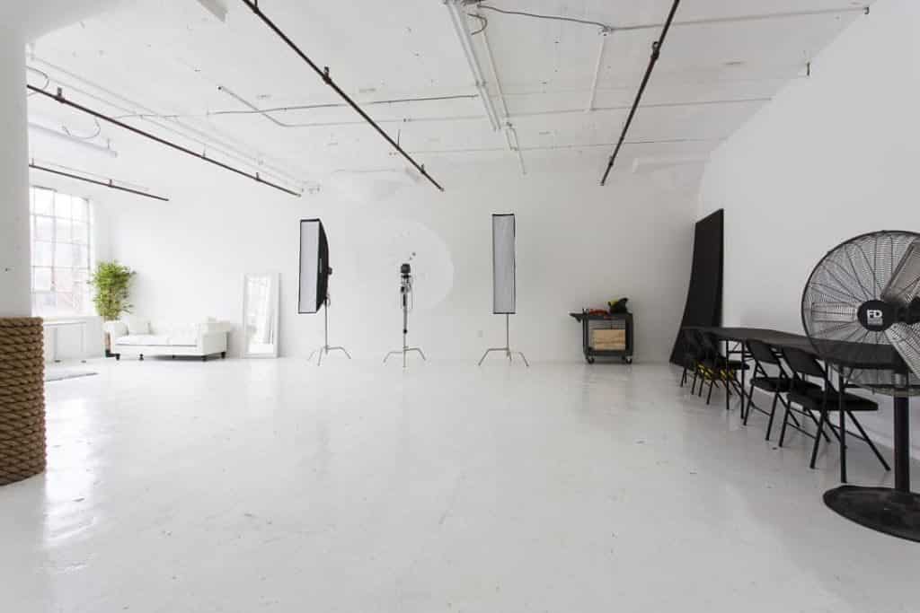 ControlGraffiti's tweet image. Brighten up a space with our white pigmented 5500 

Contact👇

exteriorcoatings.com

#paint #flooring #floorcoating #floorcoatings #flooringinstallation #flooring #NYC #photostudio #smallbusinessownership #aspartic #diy #diyprojects #rennovation #rennovationproject #remodel