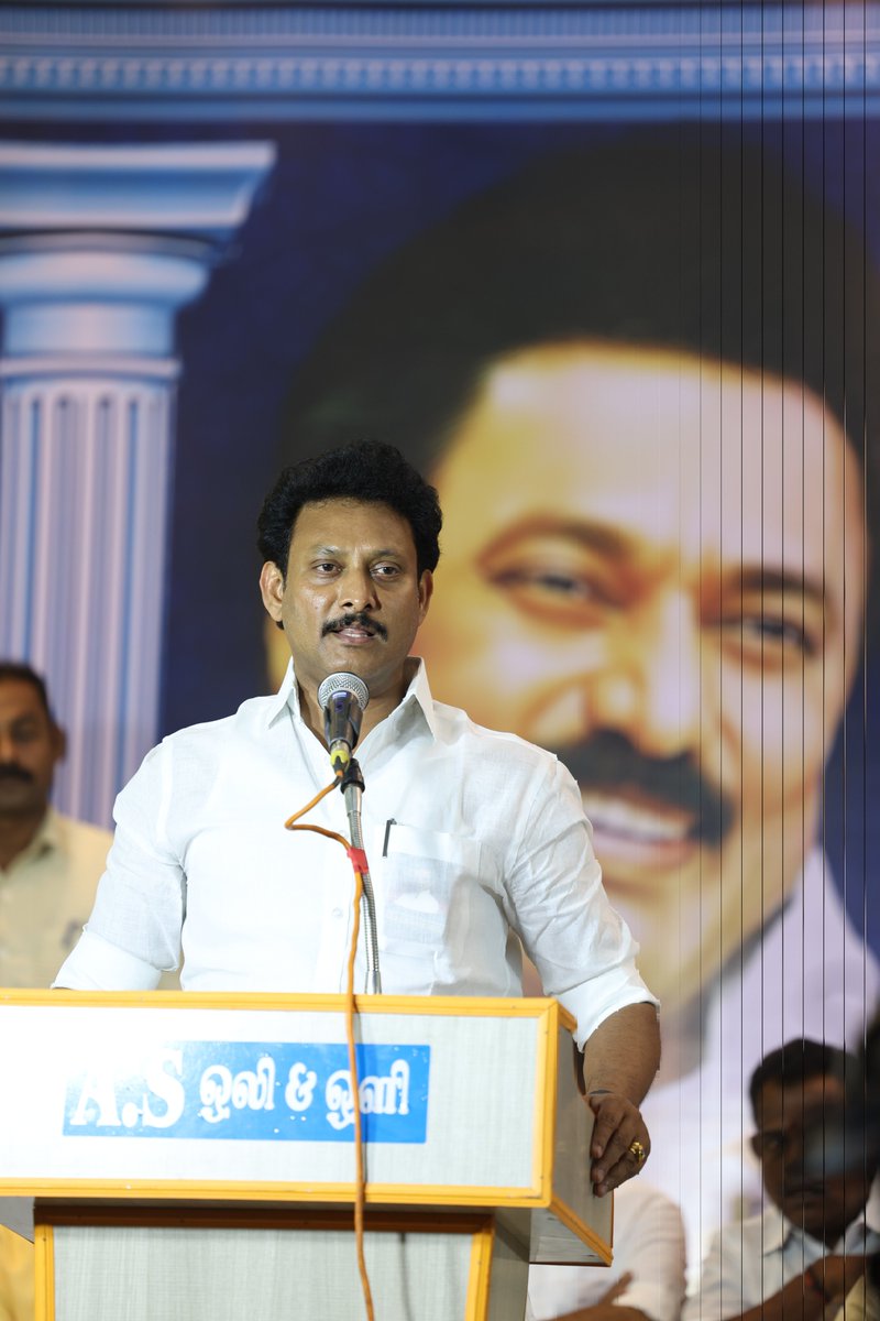 Anbil_Mahesh's tweet photo. 2024 நாடாளுமன்றத் தேர்தல் வெற்றிக்கான ஆயத்தப் பணிகளை மேற்கொள்ள திருச்சி(தெ) மாவட்டத்தில் தொடர்ச்சியாக செயல் வீரர்கள் கூட்டம் நடத்தப்பட்டு வருகிறது. அதன் ஒரு பகுதியாக மணப்பாறை நகர கழகத்தின் சார்பாக நடத்தப்பட்ட செயல் வீரர்கள் கூட்டத்தில் "நாட்டின் பன்முகத்தன்மையையும், ஜனநாயகத்தையும் காப்பாற்ற மதசார்பற்ற முற்போக்கு க���ட்டணியின் வெற்றிக்கு அயராது பாடுபடுவோம்" என உறுதியேற்றோம்.
@arivalayam
@yprakash_mla
@DMKKrishnagiri_
#trichy_south_dmk