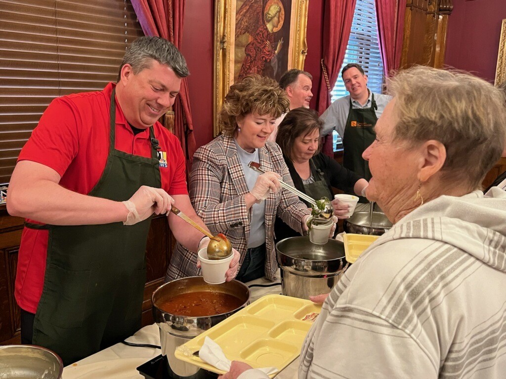 . <a href="/MattWFMJ/">Matt Stone WFMJ</a> was a server last night at @CommunityFoodMC's Empty Bowls event! We understand the event was a huge success!