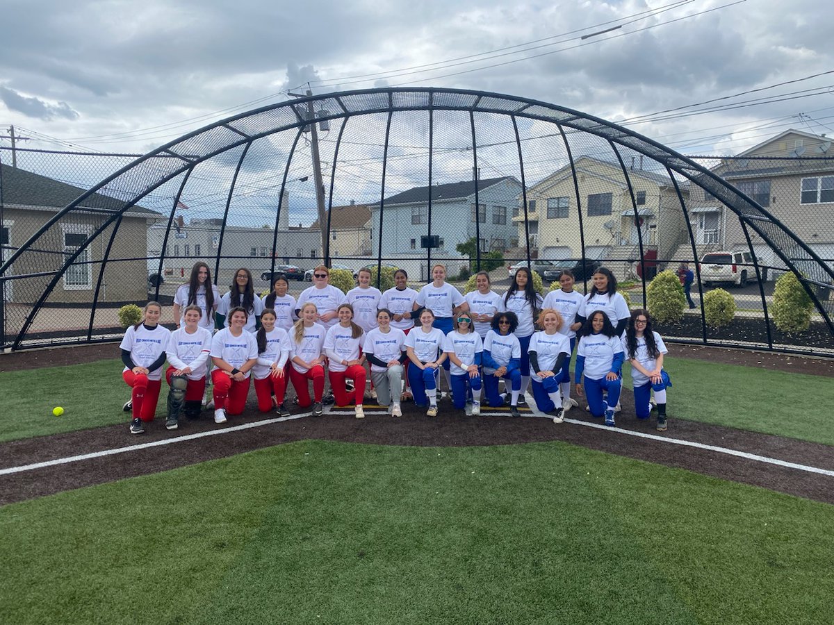 Edison softball and Carteret softball sporting their Carteret Conquers Cancer T-shirts. Thank you to Edison for participating in this worthy cause.