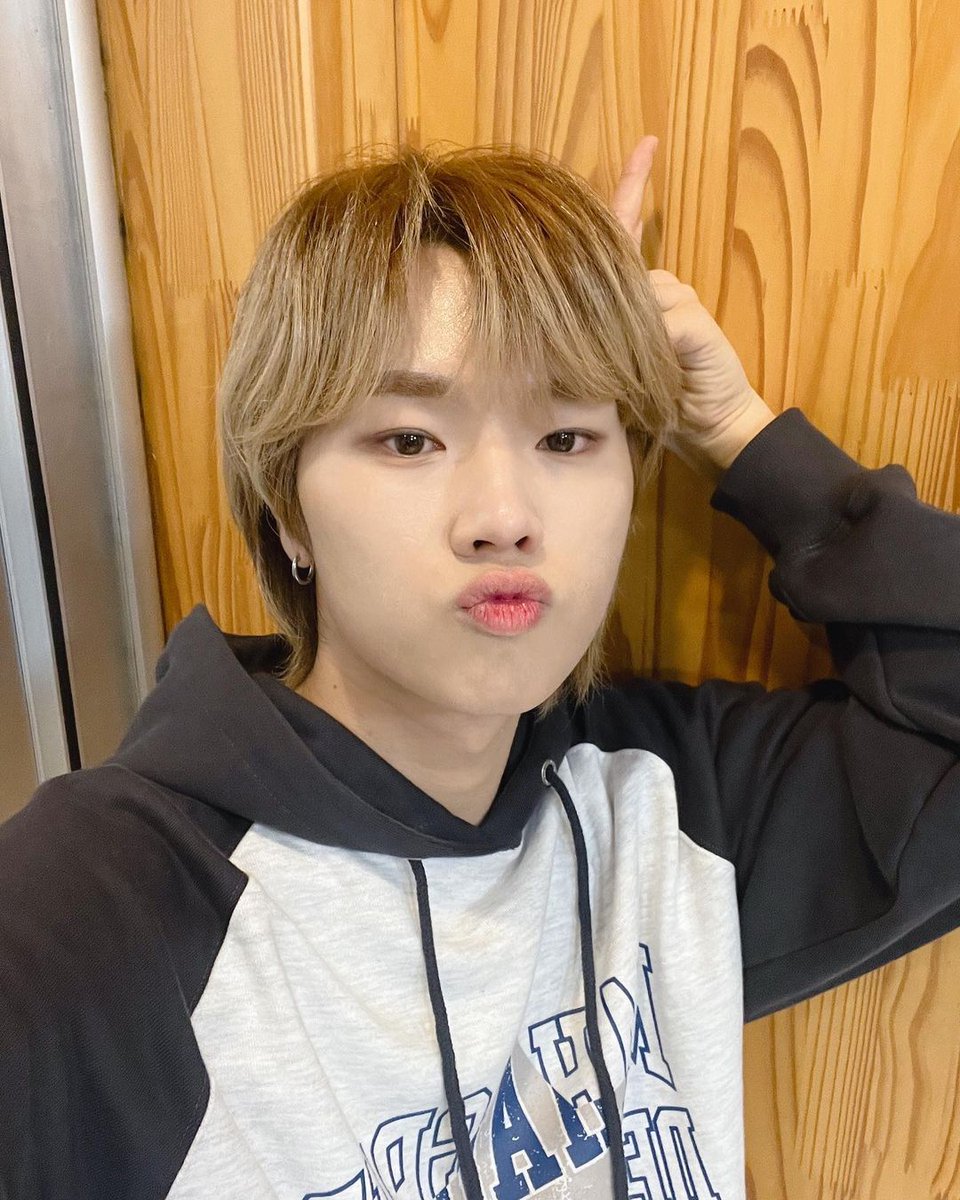 btob kiss the radio ig update

#XdinaryHeroes #Jungsu #정수