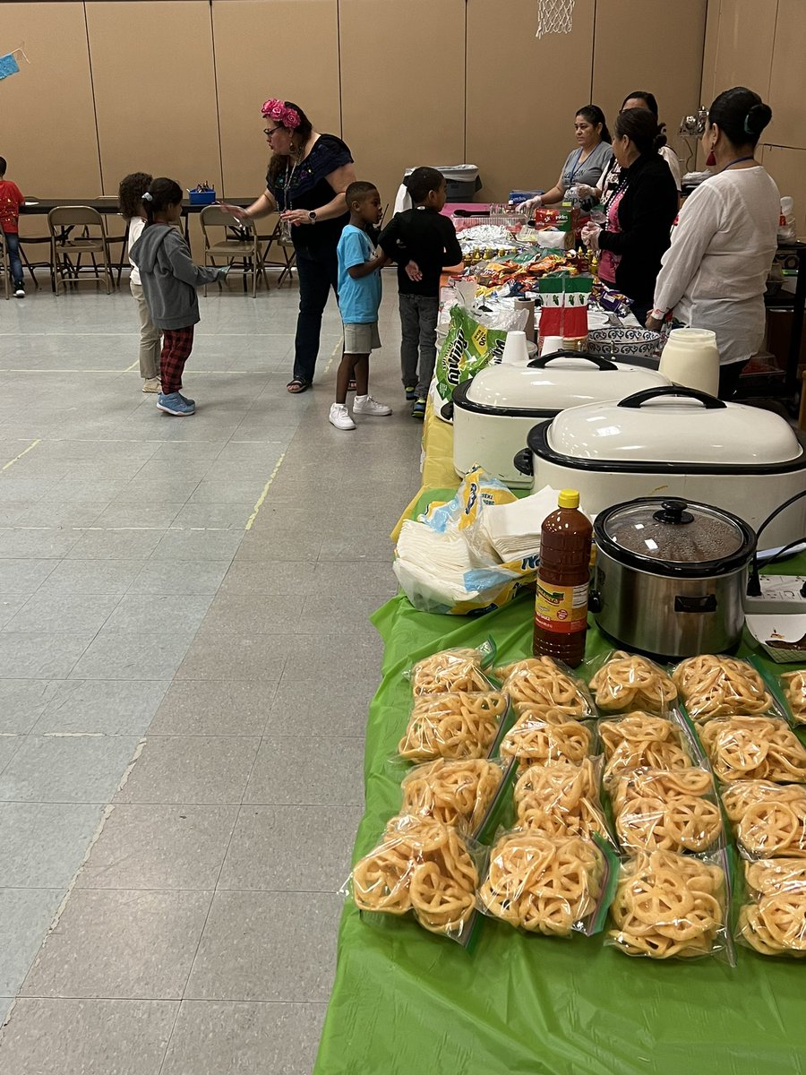 McGowenES_HISD's tweet photo. Happy Cinco De Mayo!! https://t.co/PCVWyTJcKj