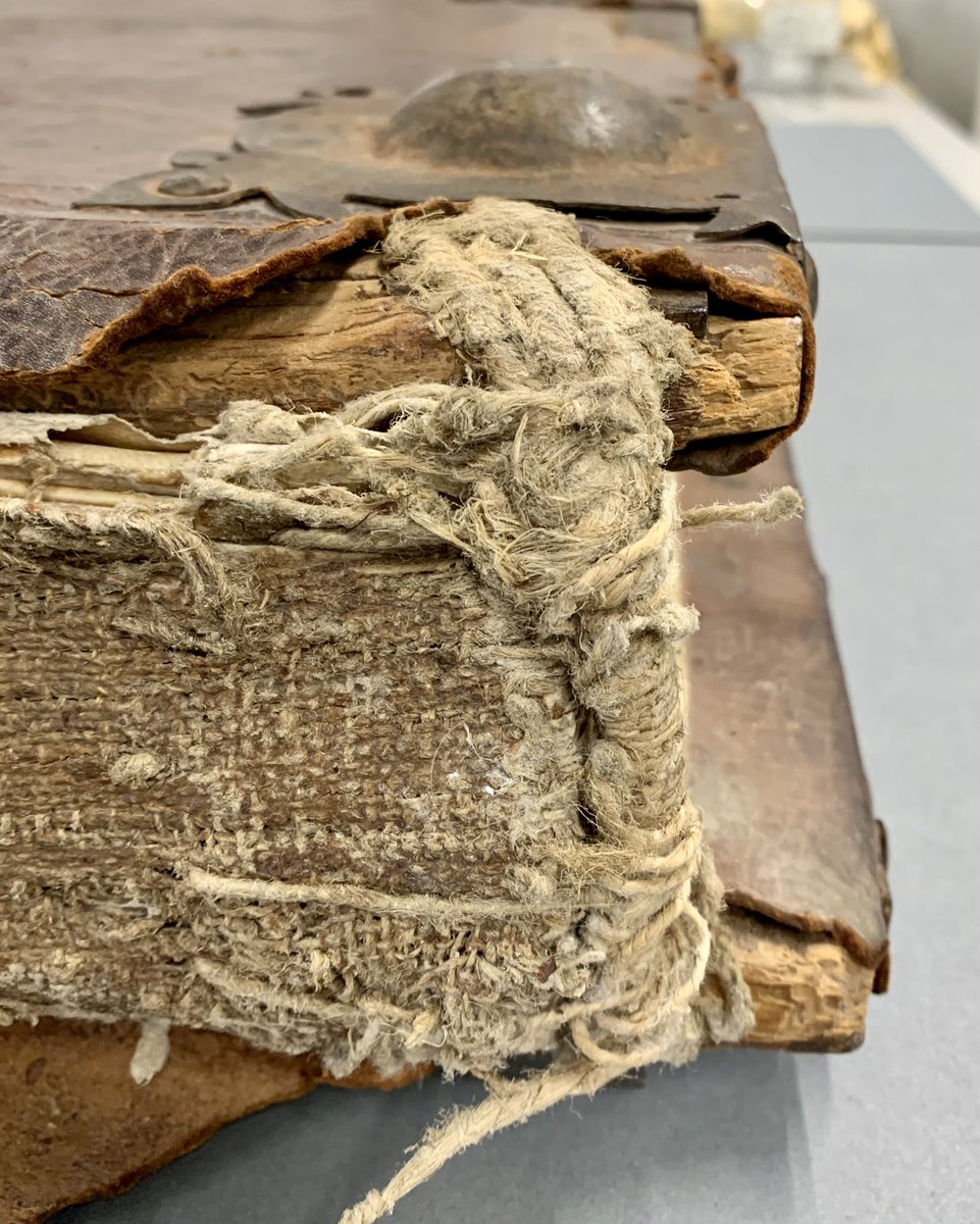 iamkristinesr's tweet photo. Un-squares for #foredgeFriday
@CBL_Dublin W 217, antiphonal, 15th century, Italy
#ChesterBeatty #Antiphonal https://t.co/6AVuKAop7i