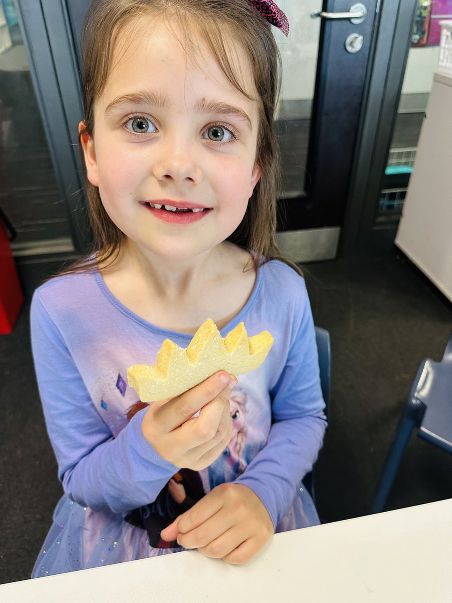 How amazing are our <a href="/KbaSite/">KBA Site team</a> and <a href="/KbaFood/">KBA Hospitality & Catering</a> at <a href="/KBuccleuchA/">KBA</a> ?! Always there with a helping hand and a smile! 👏 @KbaPrimary @DinoDiSalvo <a href="/MrsONeillKBA/">Angela O'Neill</a> @MrsFoleyKBA #community #schoolcommunity #lucky