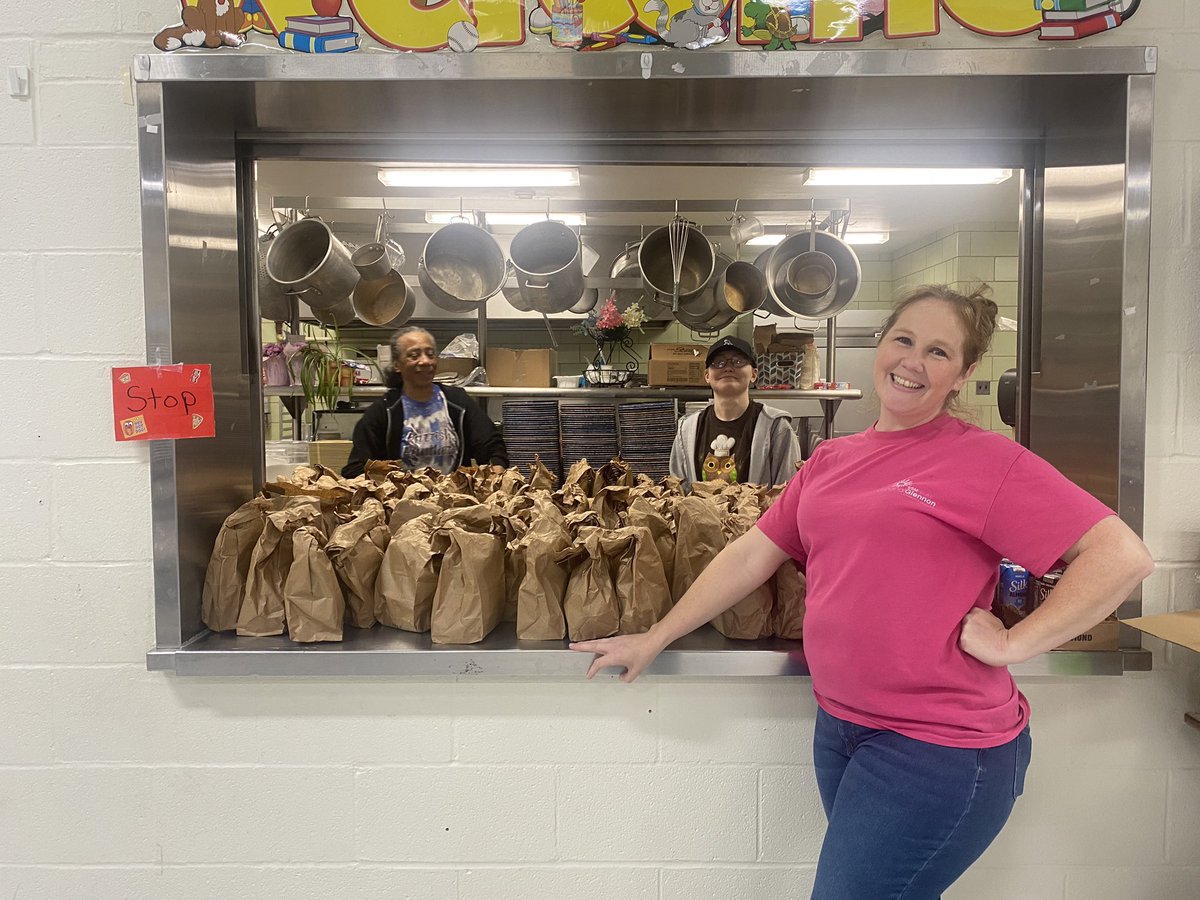 ParrishCES95's tweet photo. We are thankful for our COOKS!!!!  ♥️ https://t.co/PDWP44Z6rF