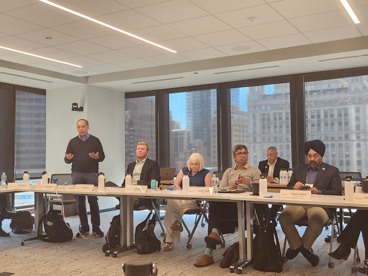 hmgcoa2's tweet image. Let's talk about money💰💰💰 no money no mission @drkomanduri  @ASTCT  #leadershipcourse..  also caught  @BldCancerDoc tweeting 😃