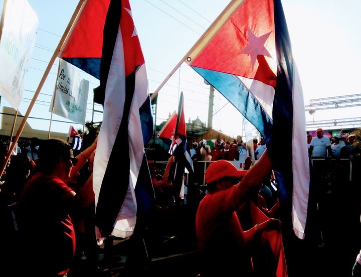 Los trabajadores de filial del #FCBCuba encabezaron el bloque de gremio de la cultura en el desfile por el Día Internacional de los Trabajadores en #PinardelRío 
#ALaPatriaManosYCorazón