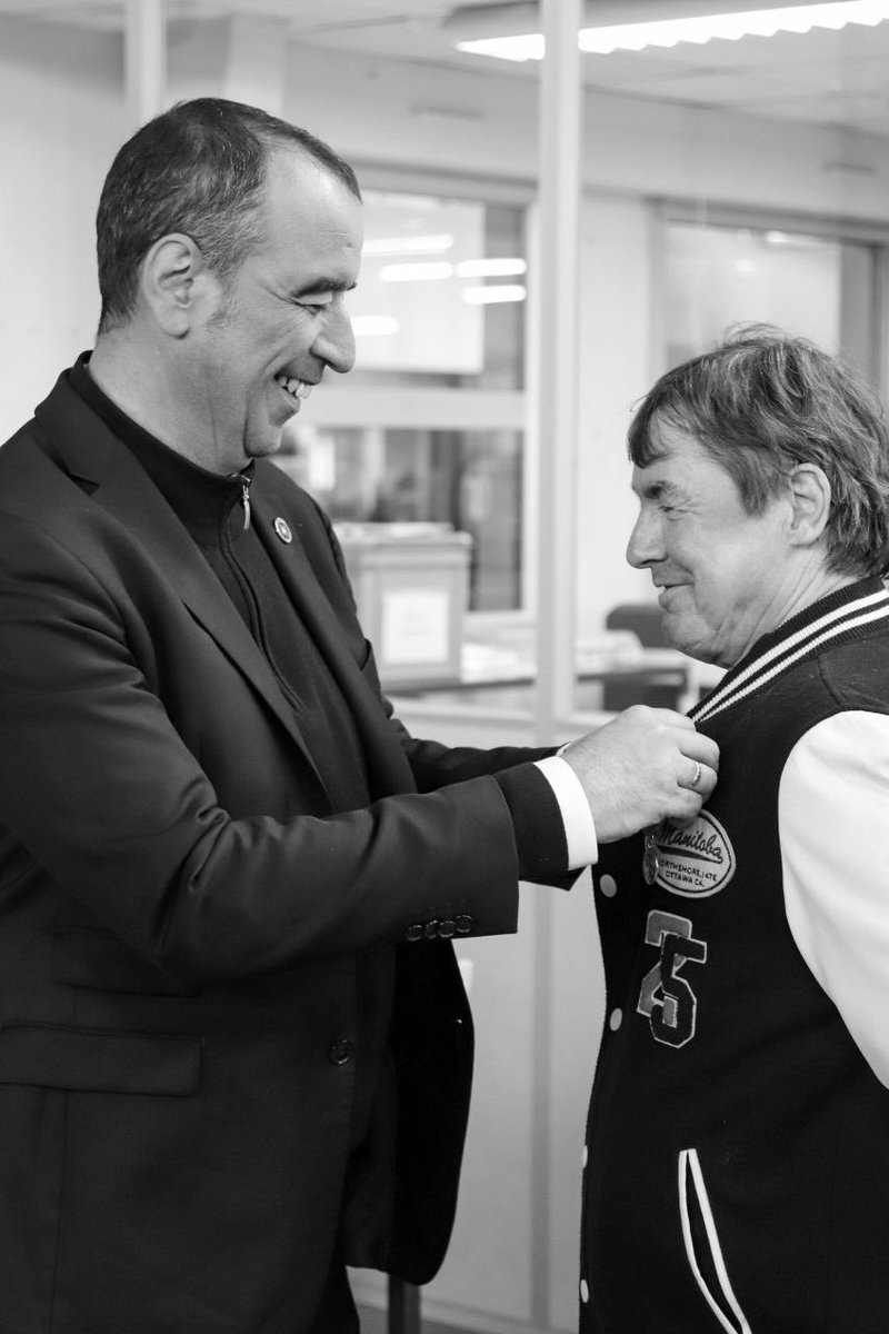 Remettre des médailles du travail à de nombreux salariés de l’ ANRH (AssociatioN pour l'insertion et la Réinsertion professionnelle et humaine des Handicapés) : 
✅plus qu’un symbole en cette semaine de fête des travailleuses et travailleurs. 🏅#DirectCirco #Lannion