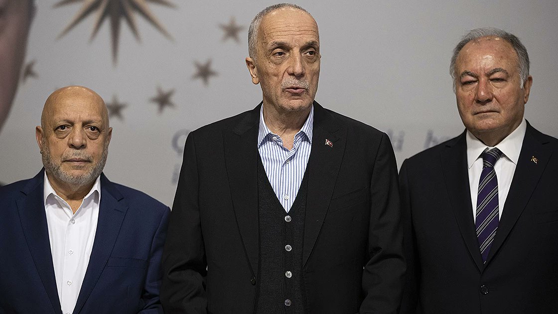 turkiskonf's tweet photo. TÜRK-İŞ Genel Başkanı Ergün ATALAY:

“Kamuoyu bugün rakam bekliyordu ancak bugün bir rakam verme durumunda değiliz. Rakamla ilgili salı günü bir teklif getireceklerini söylediler. Sendikalarımızın kabul etmeyeceği bir rakama imza atmayacağız." https://t.co/EprjMWegok
