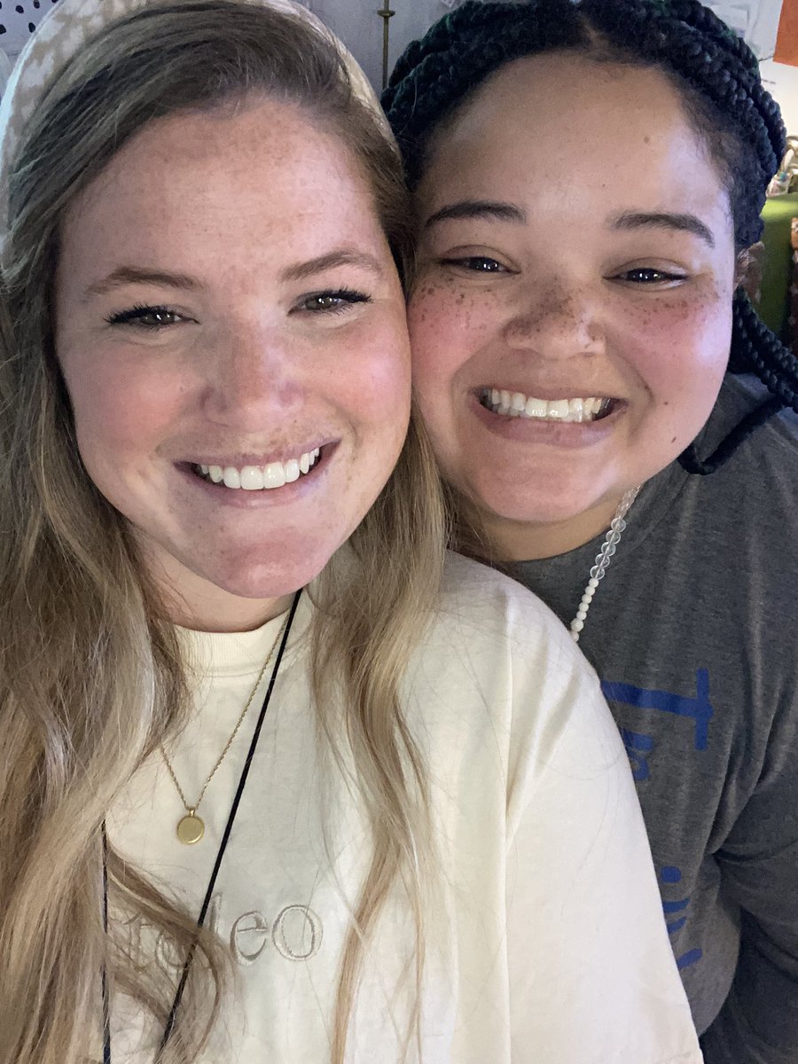 Reading with 2C and we got to have some awesome siblings partner together!! How cute are they! <a href="/msgageDCE/">Ms. Gage</a> @DCEtrailblazers