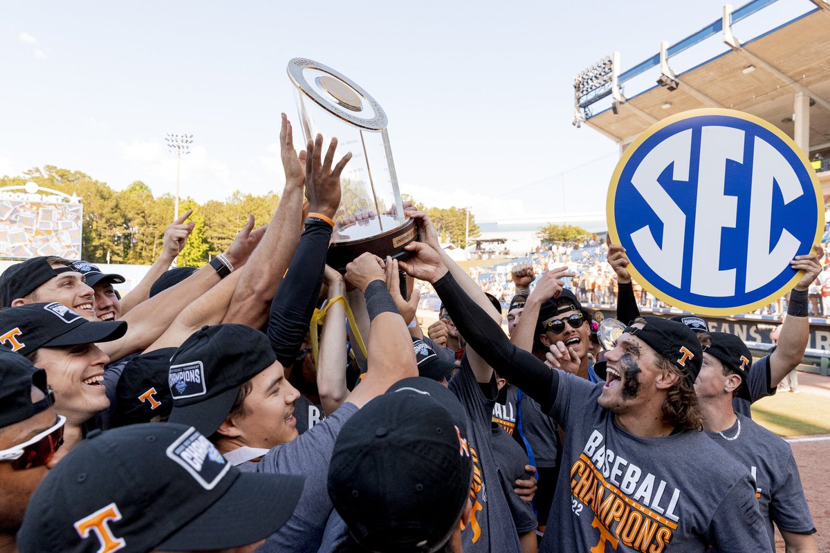 Vol_Sports's tweet photo. Impressive haul for Tennessee Athletics from @theTSHF!

Tennesseans of the Year
• Chancellor Donde Plowman
• Danny White
• Josh Heupel

Male Amateur Athlete of the Year
• Hendon Hooker

Male Amateur Team of the Year
• Tennessee Baseball

Details » https://t.co/inHOm828dL