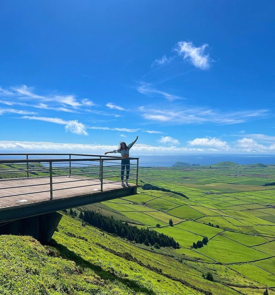 Se gostaste do conteúdo deixa um comentário e um like, partilha e segue a conta do @azoreswhatelse 

Photo by @mariainesscaetano 🔙 the best Island 🌸⛰️

. . . . . . . . . . . . . . . . . . . . . . . . . . . . . . . . . . . . . . . . . . . 
#miradourodaserradocume #terceiraisl…