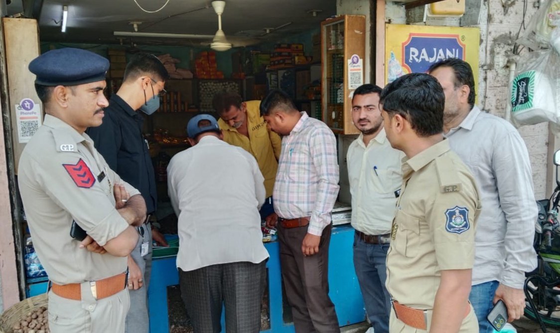 THORAJULA's tweet photo. >> Mega Tobacco Control Drive Conducted At Rajula Under Guidance of @ArunKumar23302

>> કલમ ૬ હેઠળ કાયદાના ભંગબદલ ૩૦ કેસ કરી ૫૯૦૦ રૂ.ના દંડની વસુલાત કરી સાથે તેનાથી થતા નુકશાન અંગે સમજણ અપાઈ

@GujHFWDept @mdnhmgujarat @GujaratStcc @CollectorAmr @ddoamreli @AmreliDtcc @SdmRajula https://t.co/fd2joIm9WR